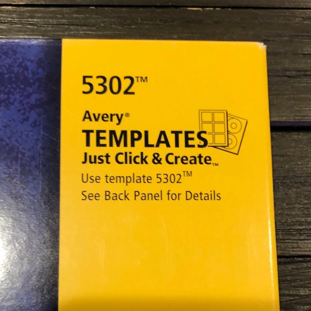 Avery Small Tent Cards